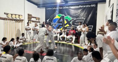 Associação Cultural Axé Dendê planta árvores em Paracatu-MG