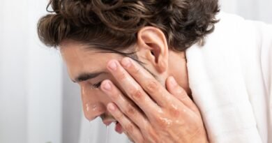 Dermatologista alerta os 5 maiores erros na limpeza do rosto