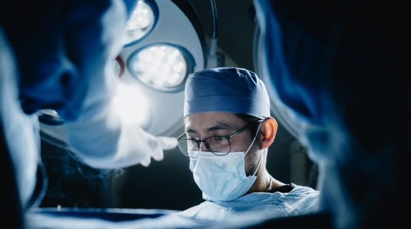 Parceria visa formação de cirurgiões em robótica ortopédica