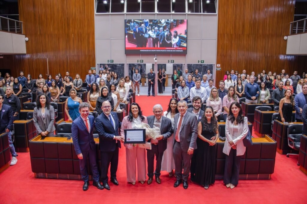 Assembleia Legislativa de MG homenageia Cartão de TODOS