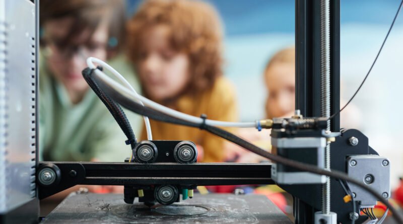 VIVA Inteligência Educacional fecha parceria com Creality