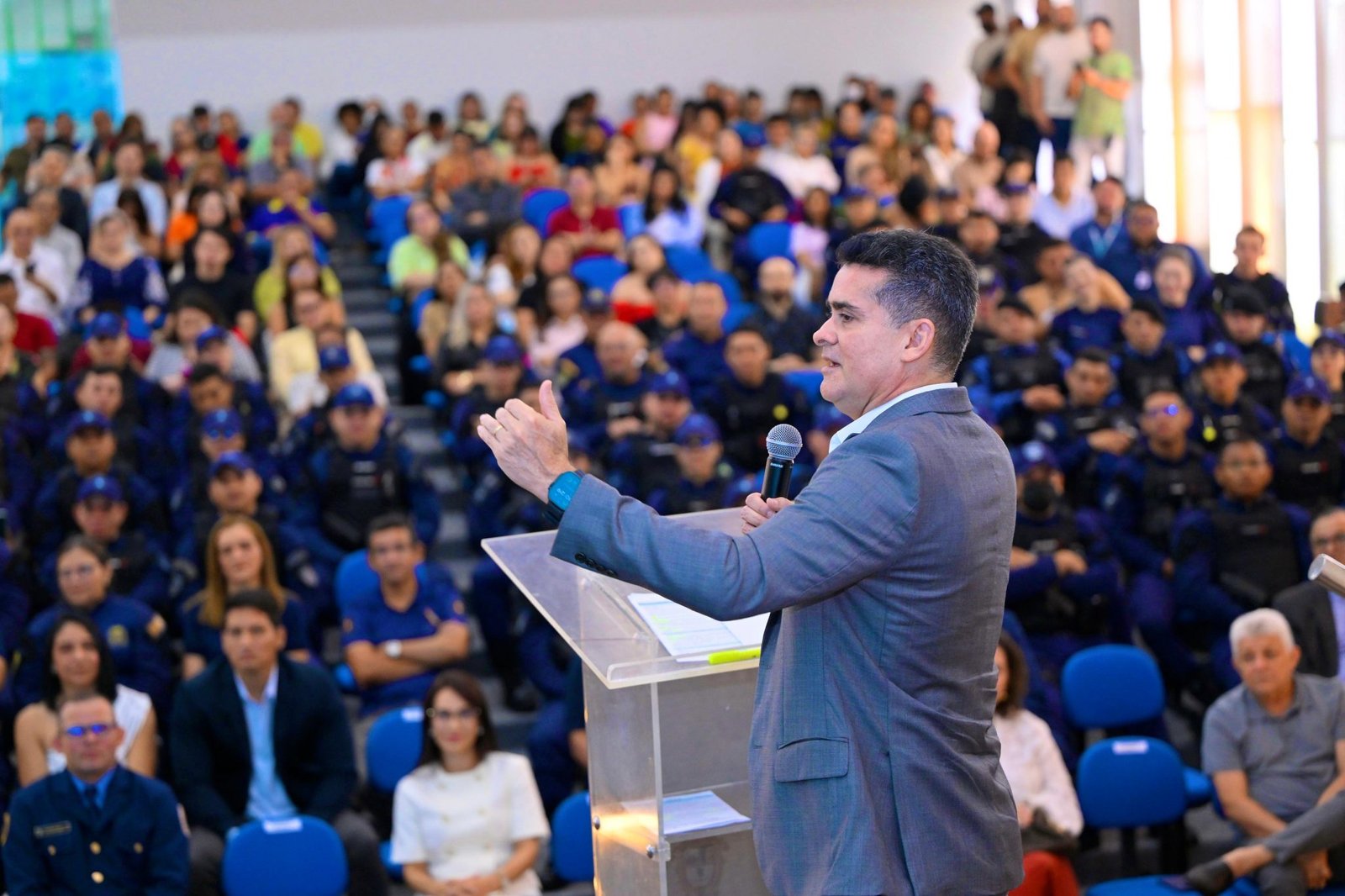 David Almeida empossa primeira mulher comandante da Guarda Municipal e anuncia concurso para 590 novos agentes