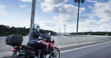 Moura lista erros na manutenção da bateria para motos