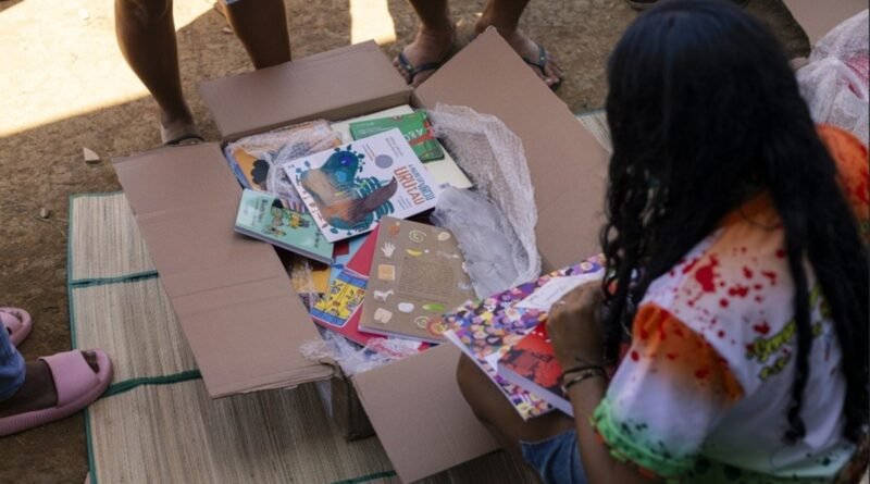 Bibliotecas comunitárias recebem novo acervo de livros