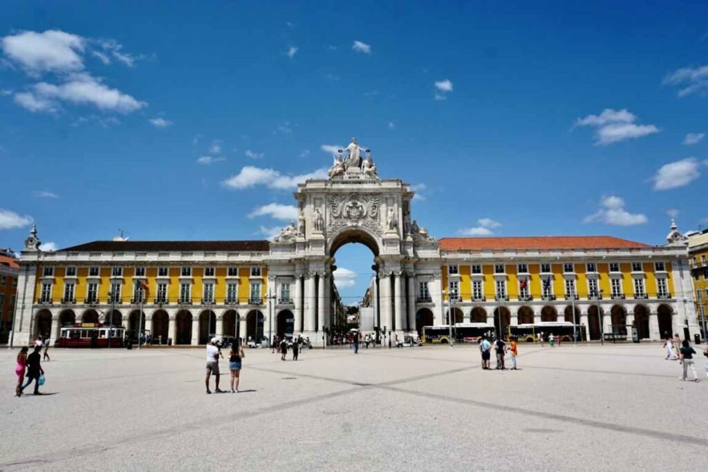 Brasileiros lideram compra de imóveis de luxo em Portugal