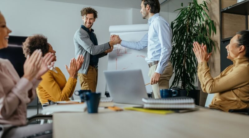 Feedback ao líder fortalece confiança e relações no trabalho