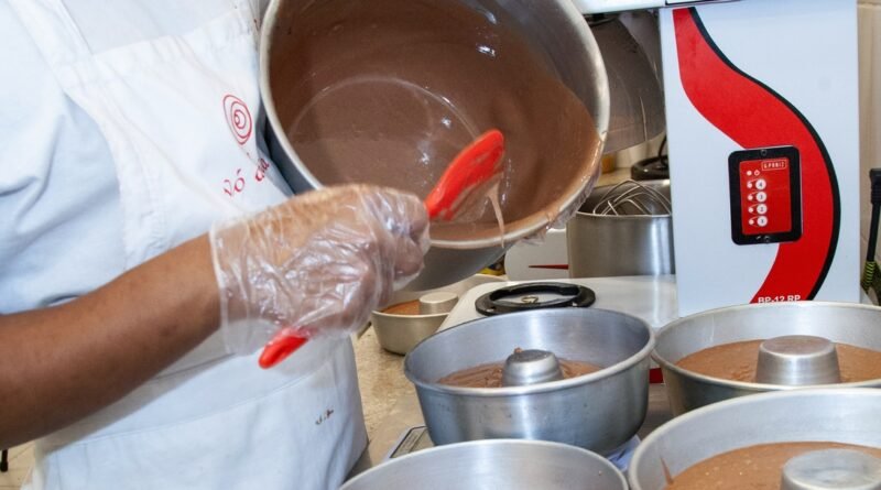 Bolo vulcão da Fábrica de Bolo Vó Alzira volta na Páscoa