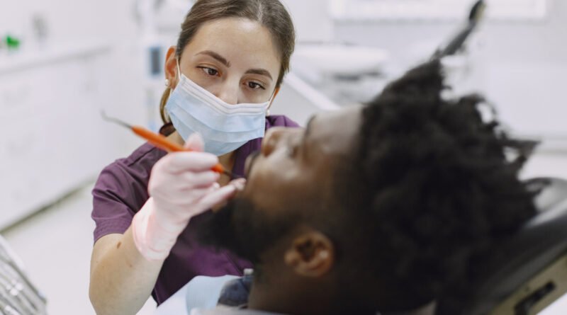 Saúde odontológica atrai brasileiros para clínicas europeias