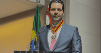 Empresário do setor automotivo é condecorado