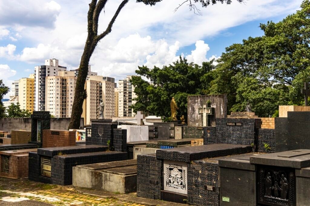 Consolare abre chamamento para recadastramento de jazigos