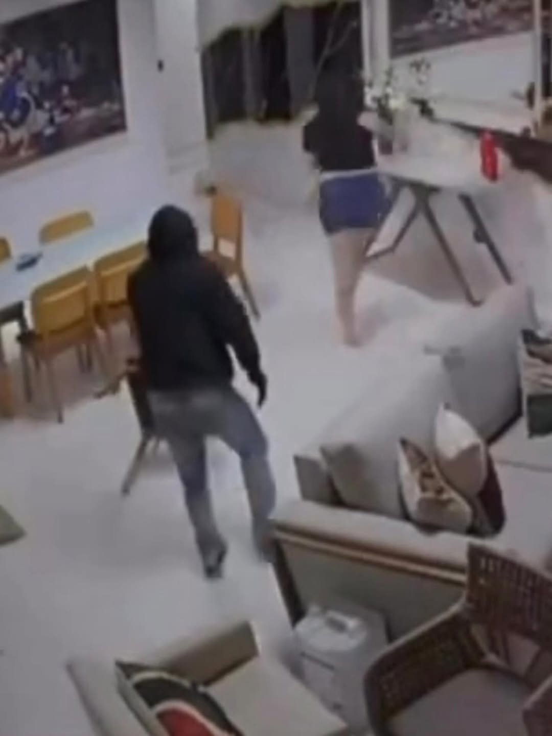 CRUELDADE EM GRAVATÁ: mulher é morta a tiros dentro de condomínio de luxo