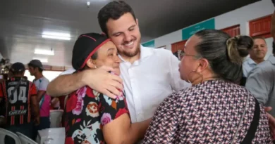 Novo prefeito de Manaus, Renato Junior inicia gestão ao lado de feirantes e trabalhadores