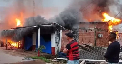 Incêndio atinge imóveis e assusta moradores no Careiro da Várzea