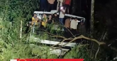 Lancha do grupo Kedson Araújo apresenta falha e encalha durante trajeto no Amazonas