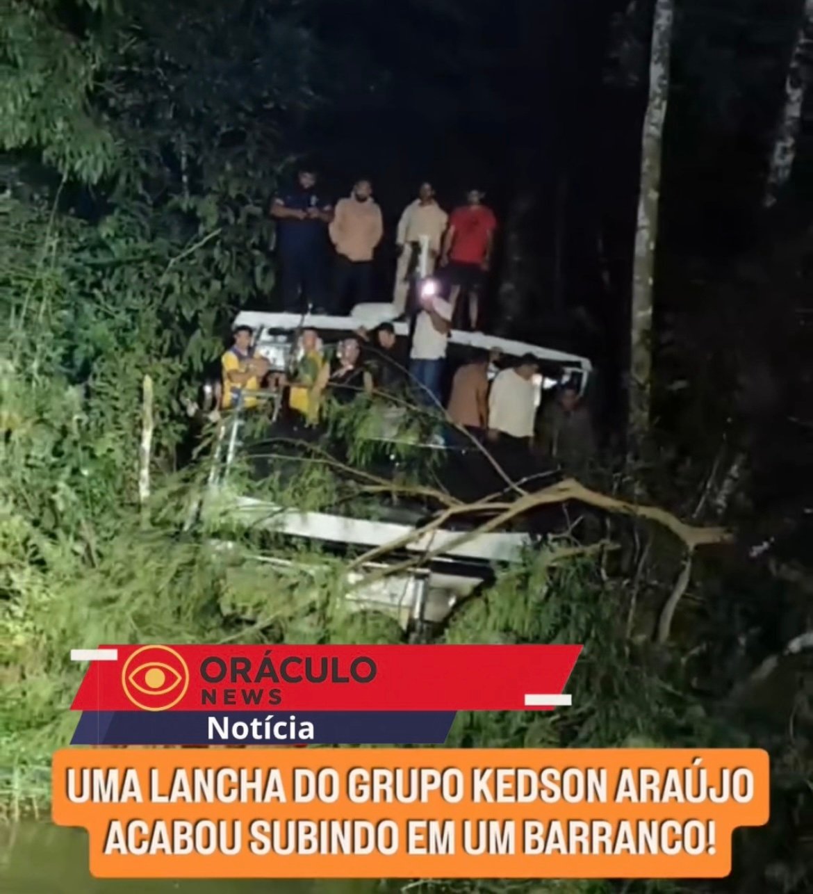 Lancha do grupo Kedson Araújo apresenta falha e encalha durante trajeto no Amazonas