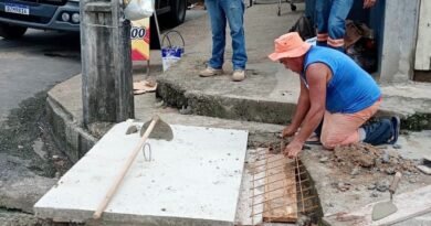 Prefeitura de Manaus implanta nova tampa em caixa coletora e reforça drenagem em via no bairro Jorge Teixeira