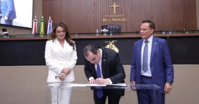 Legislativo Estadual conduz transição e Roberto Cidade assume interinamente o Governo do Amazonas