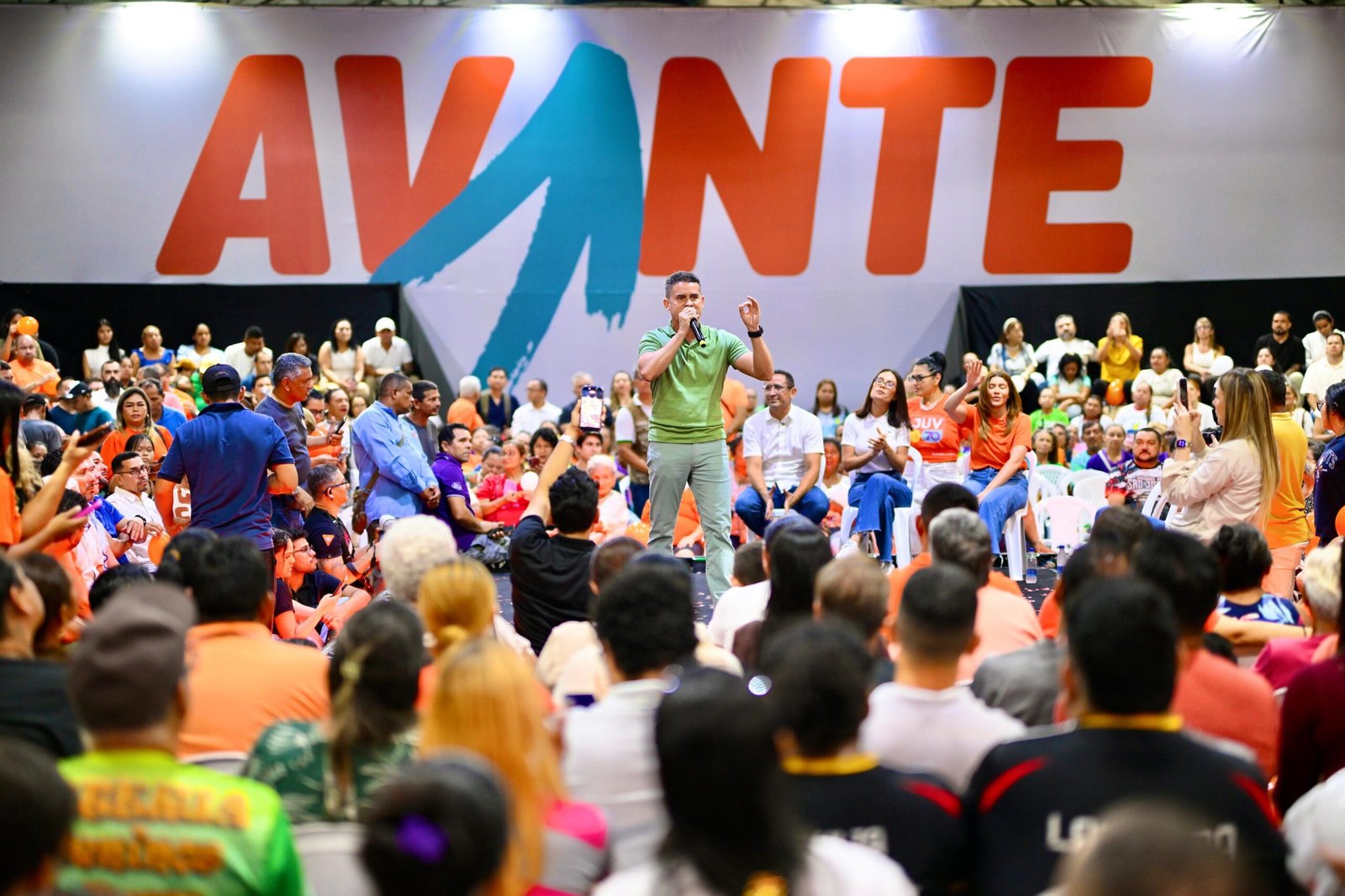 David Almeida reúne mil lideranças, reforça base e acelera expansão política no Amazonas