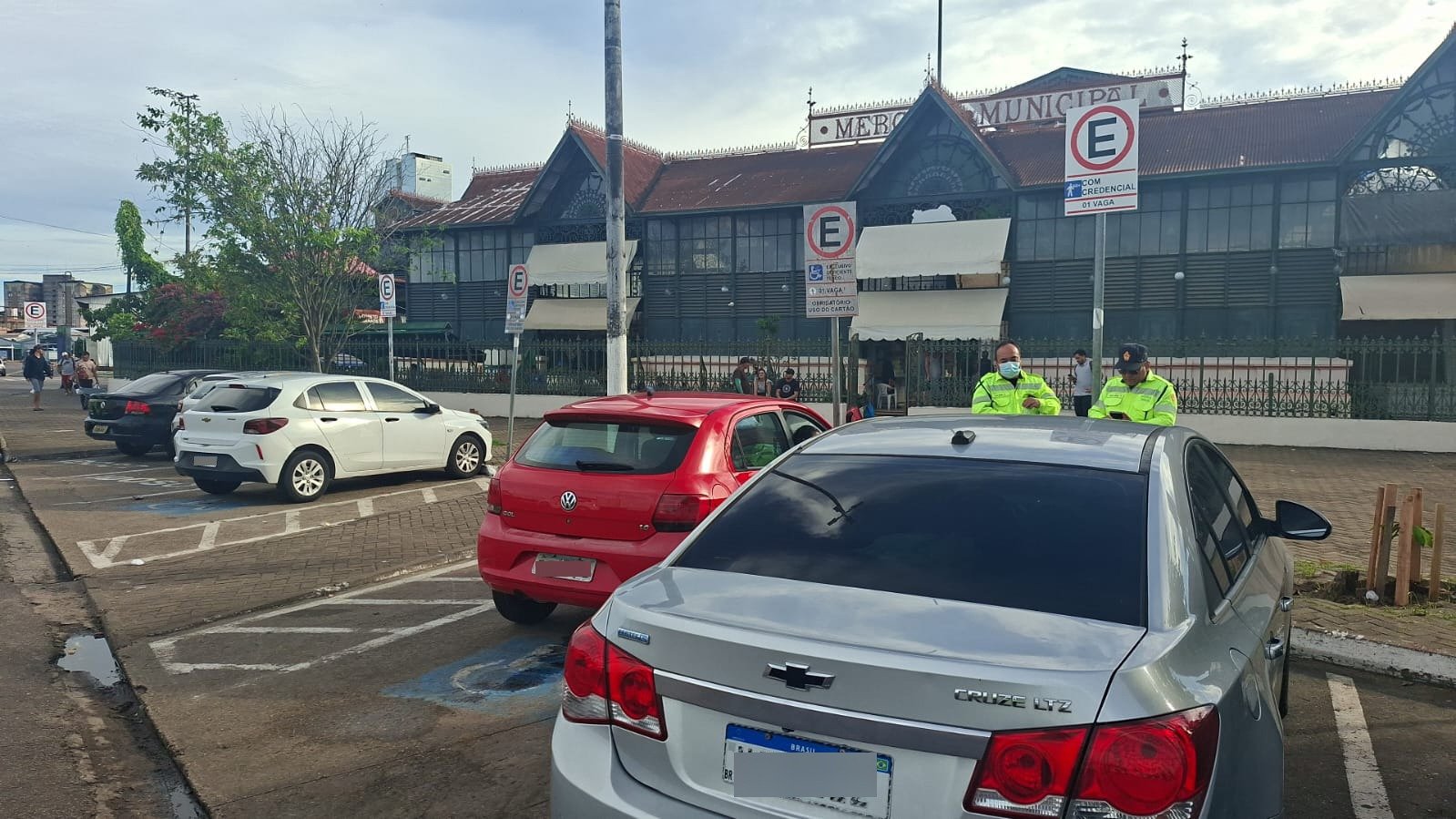 Prefeitura promove operação de ordenamento do trânsito no Centro