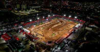 Arena Cross 2026 abre temporada com pilotos internacionais