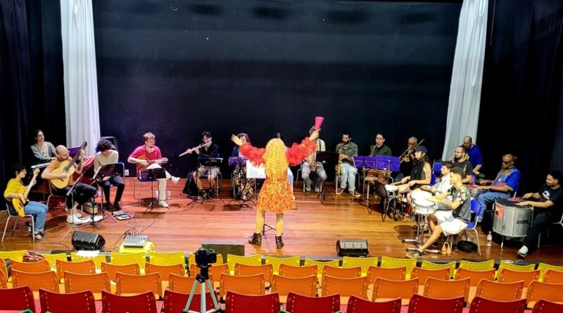 Espreme a Pitanga estreia temporada com maestrina drag
