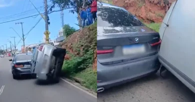 Carro capota na Avenida Pedro Teixeira e deixa trânsito lento em Manaus
