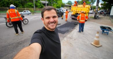 Prefeito acompanha operação “Tapa-Buracos” na avenida André Araújo durante trégua das chuvas em Manaus