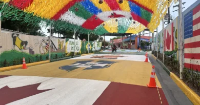 Prefeitura inaugura “Rua da Copa” com decoração temática feita por garis em Manaus