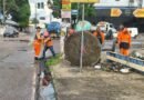 Equipes de plantão da prefeitura retiram resíduos inusitados durante serviços para minimizar os impactos das chuvas na zona Sul de Manaus