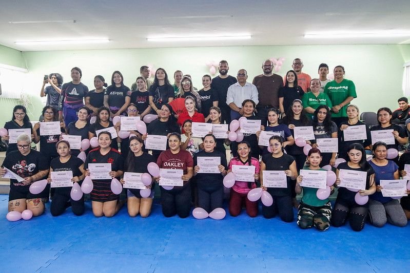 Primeira-dama Thaisa Cidade participa da certificação do curso de defesa pessoal feminina em Manaus