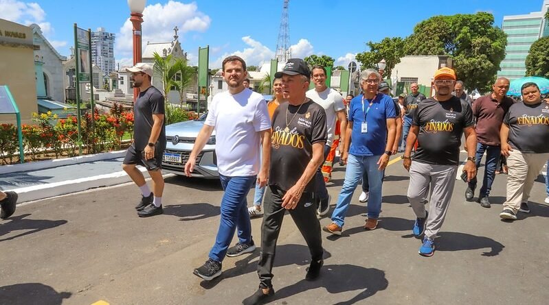 Prefeito Renato Junior acompanha operação especial no cemitério São João Batista no Dia das Mães em Manaus