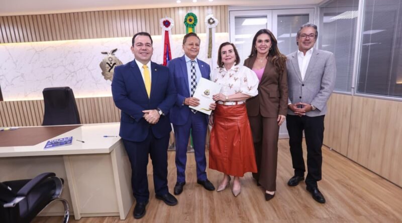Adjuto Afonso recebe visita institucional de Yara Lins e Josué Neto na Aleam