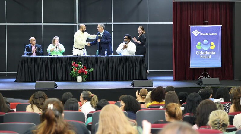 Semed participa de Seminário de Cidadania Fiscal com educadores em Manaus