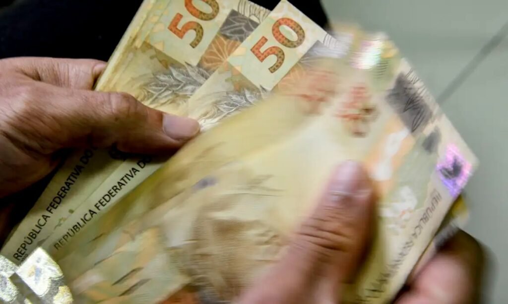 Caixa começa a pagar Bolsa Família de maio para 19 milhões de famílias