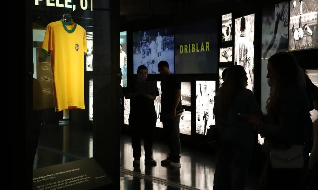 Museu do Futebol lança exposição com camisas históricas da seleção brasileira