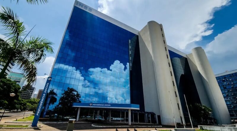 STF rejeita recurso e mantém decisão contra revisão da vida toda do INSS