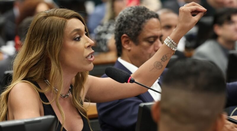 Erika Hilton rejeita negociação que aumente jornada na PEC do fim da escala 6x1