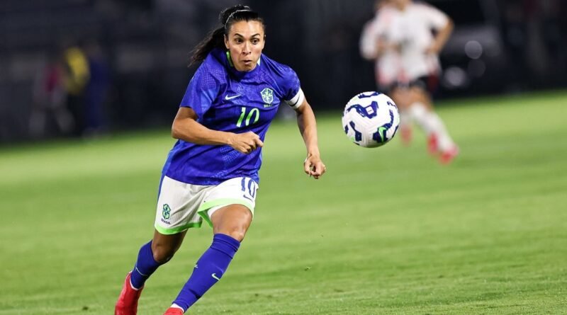 Marta volta à seleção brasileira para amistosos contra os EUA no Brasil