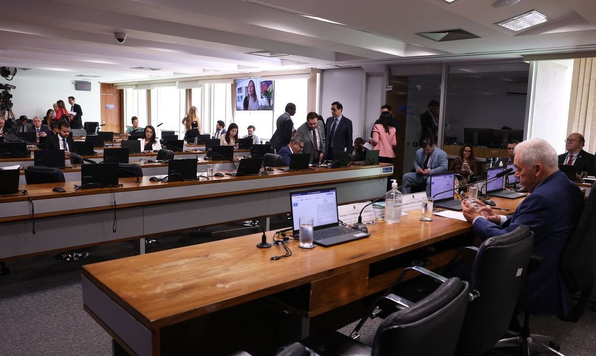  PEC do Banco Central é adiada após pedido de vista na CCJ