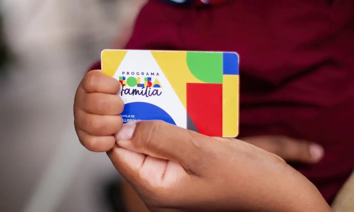 Beneficiários com NIS final 4 recebem Bolsa Família hoje