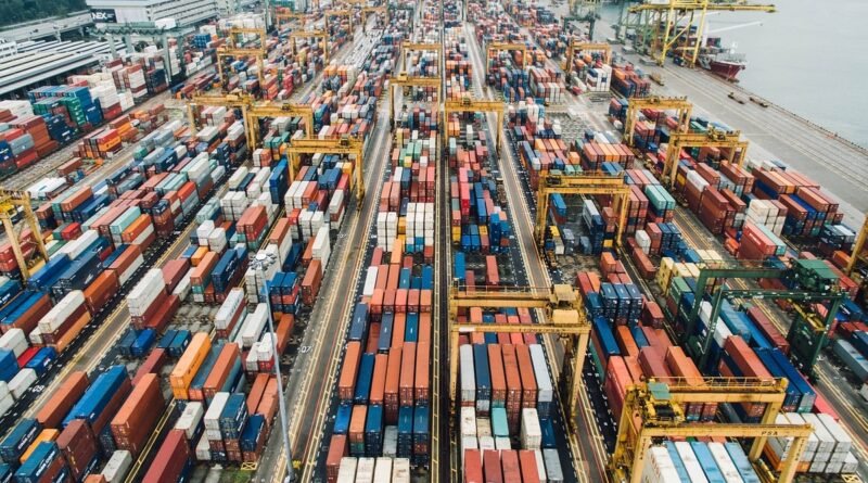 Rotas internacionais ajustam-se às mudanças no comércio global