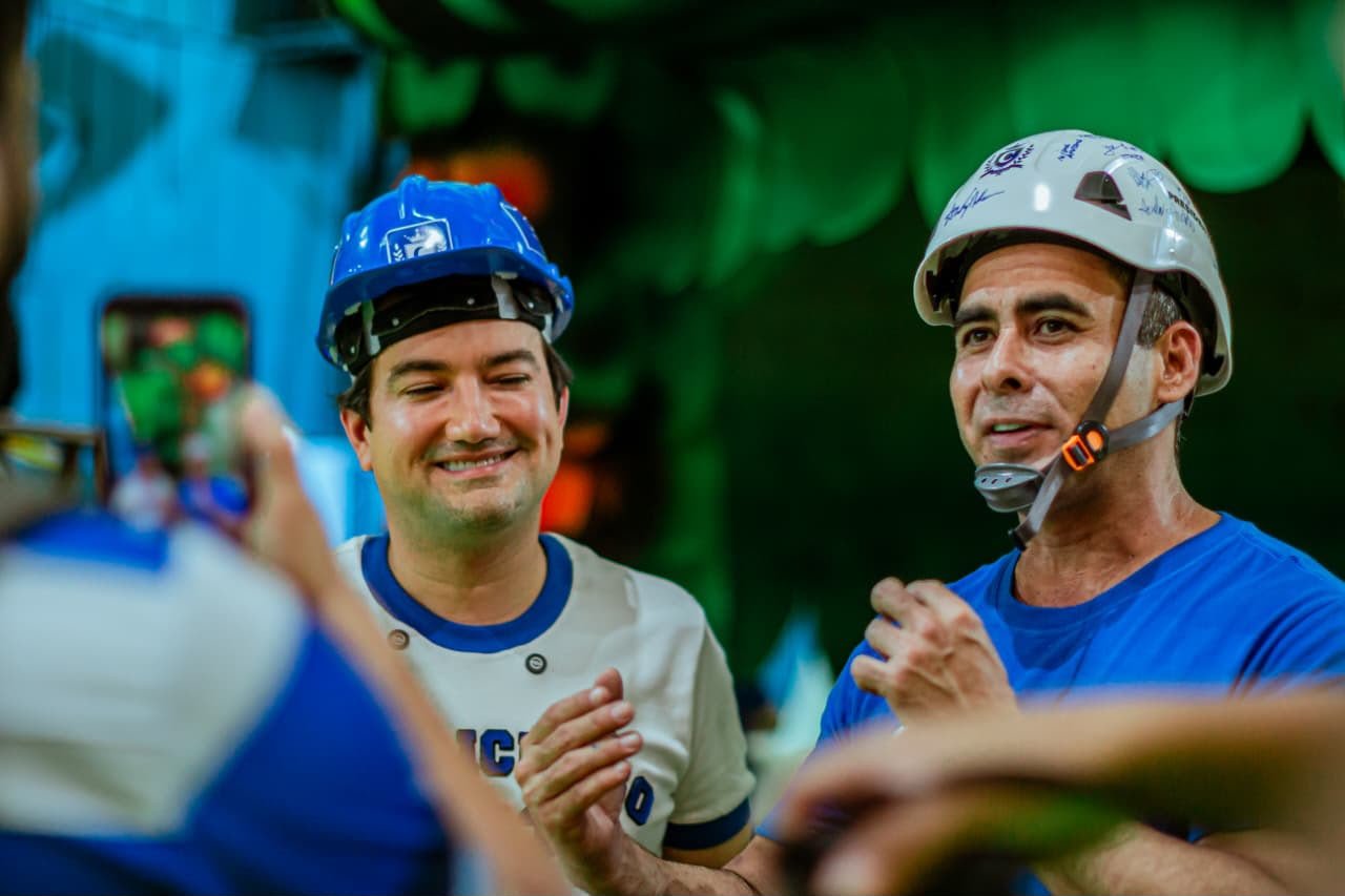 Jender Lobato reencontra artistas nos galpões do Caprichoso e destaca legado de união e crescimento do boi