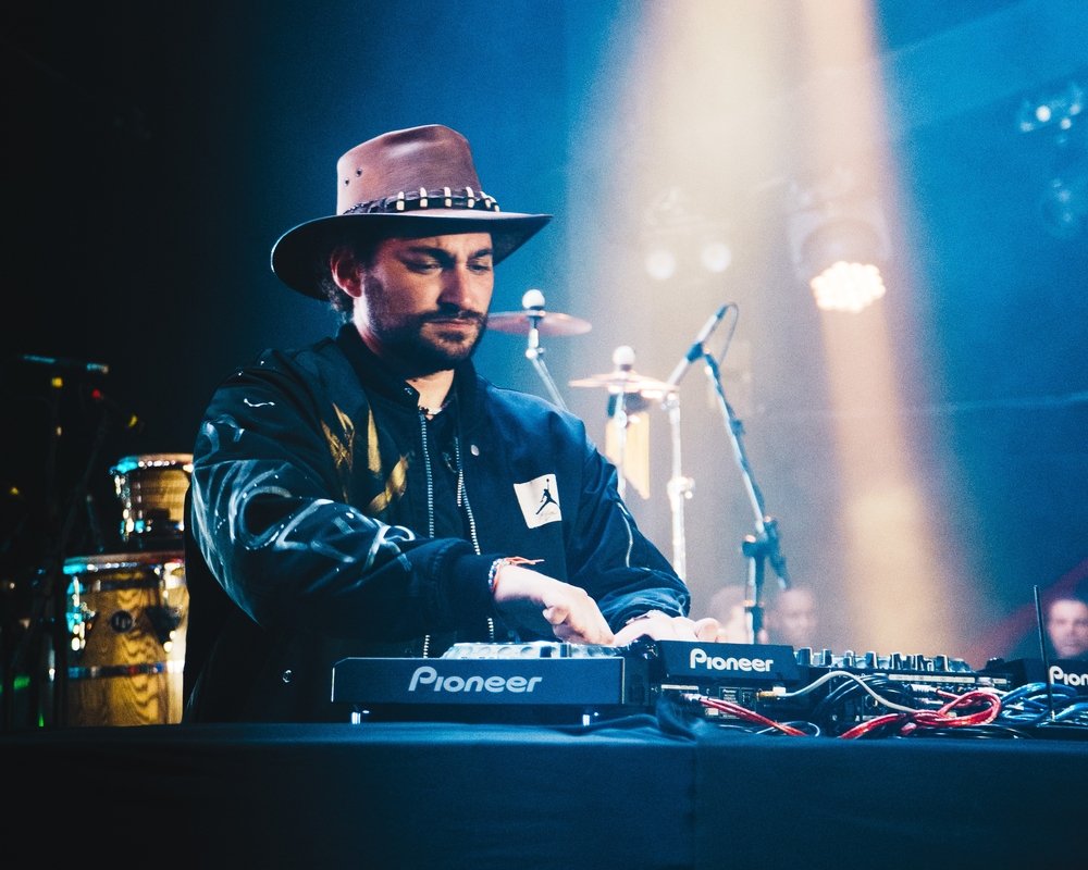 Show do DJ Fábio Lopes encerra a Festa do Peão de Americana