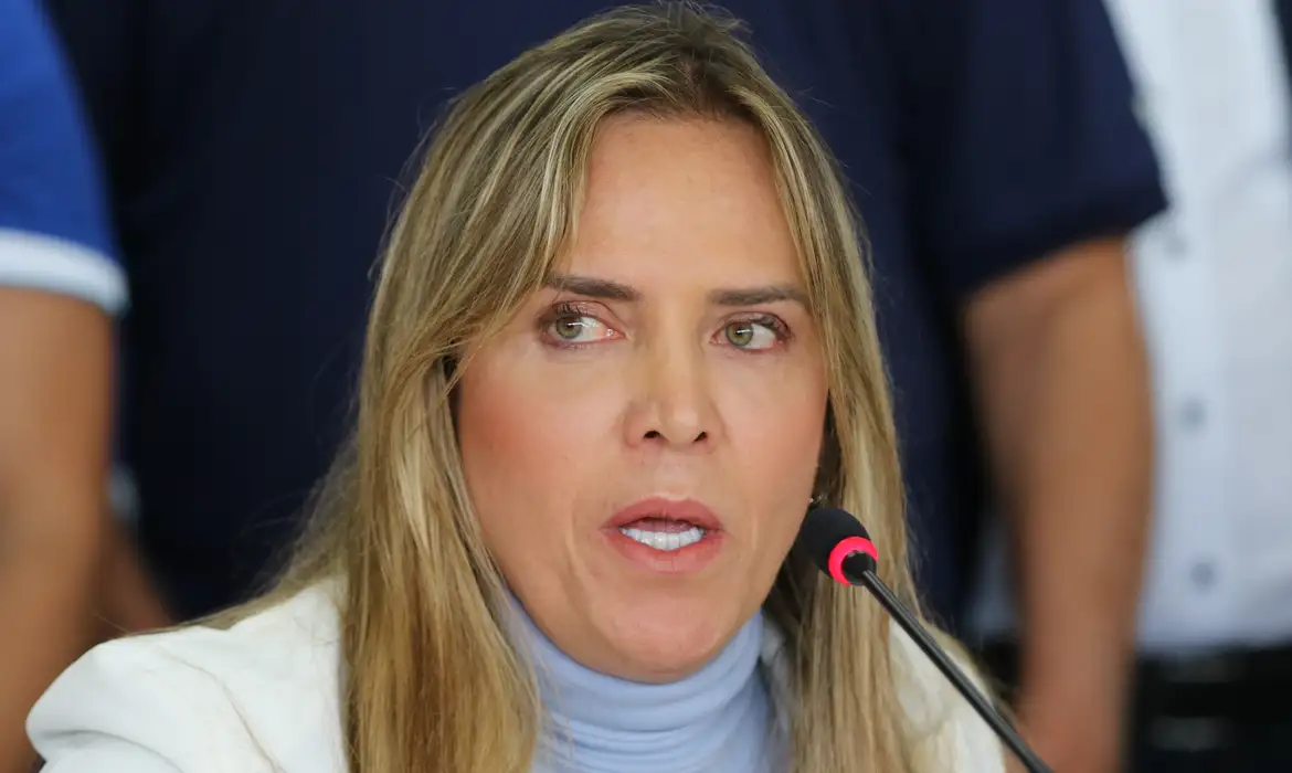 Celina Leão recebe alta e seguirá recuperação domiciliar