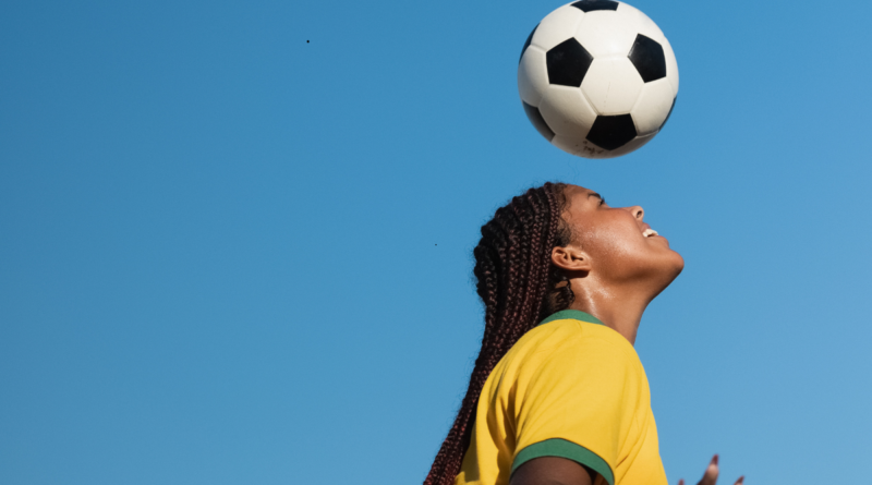 Cabeceios no futebol podem trazer risco de demência