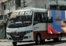 Casal é flagrado mantendo relações sexuais dentro de micro-ônibus executivo em Manaus; veja vídeo