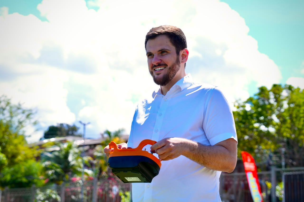 Prefeitura de Manaus reforça limpeza urbana com robôs cortadores de grama e novas tecnologias
