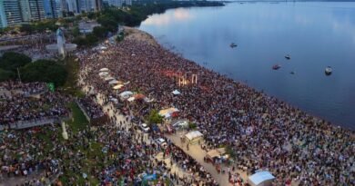 Praia da Ponta Negra recebe segunda edição do Amanhecer Manaus com expectativa de reunir mais de 100 mil pessoas