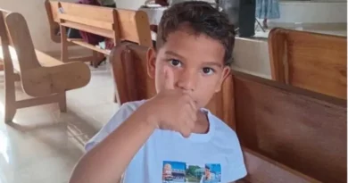 Pai é preso após filho de 6 anos morrer atingido por facão dentro de mochila durante castigo no Amazonas