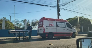 Acidente com motocicleta deixa uma pessoa ferida na Avenida Pedro Teixeira, em Manaus